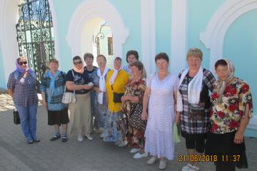 21 июня 2018 года 14 человек получателей социальных услуг, социально – досугового отделения для граждан пожилого возраста и инвалидов, совершили поездку по святым местам в Курскую область «Коренная пустынь».